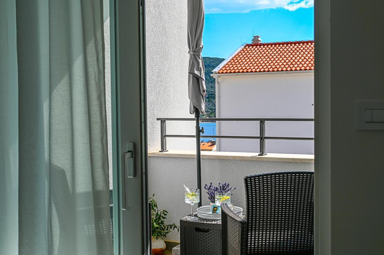 Apartment Perlitto Cres Exterior photo