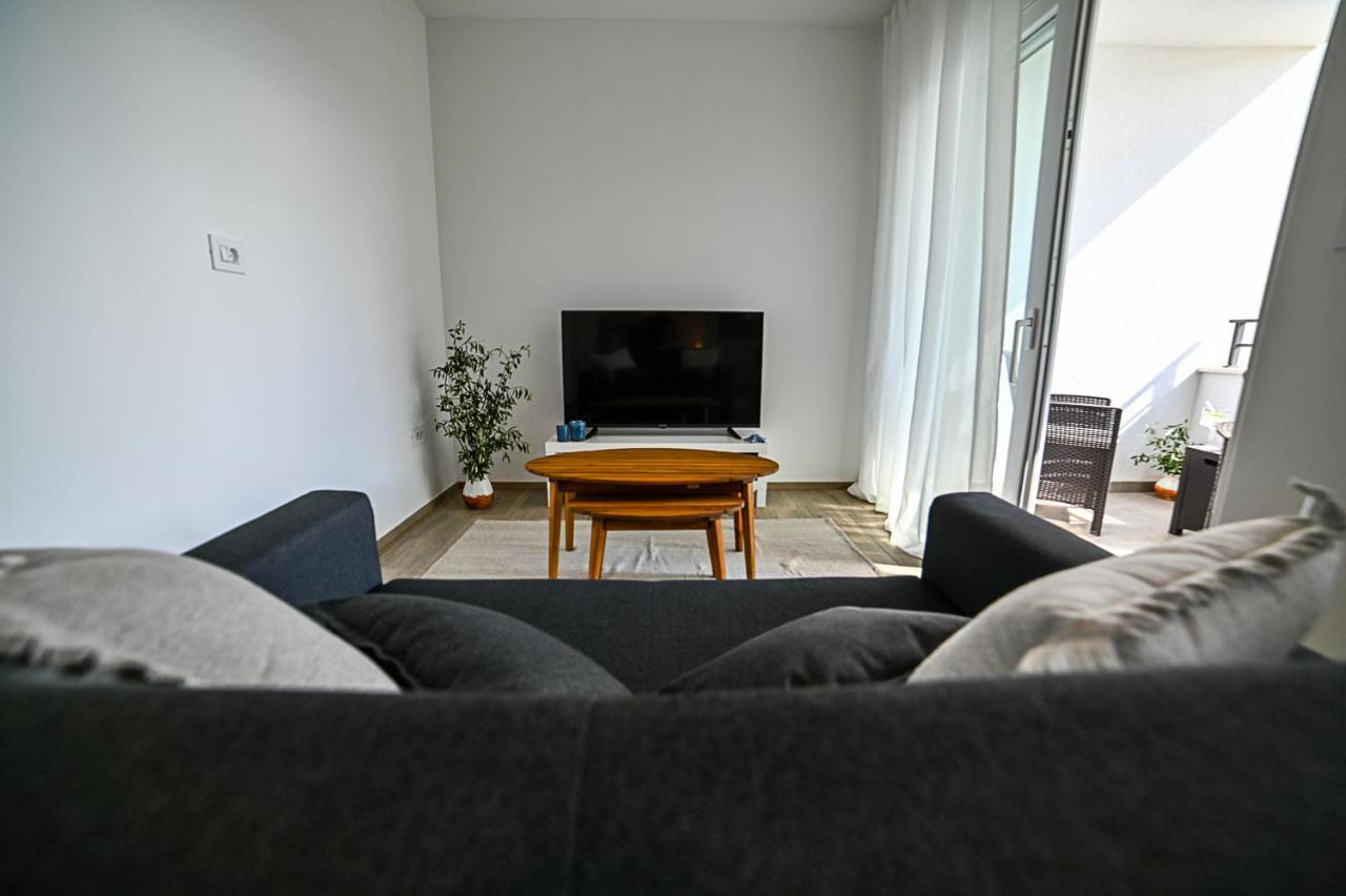 Apartment Perlitto Cres Exterior photo